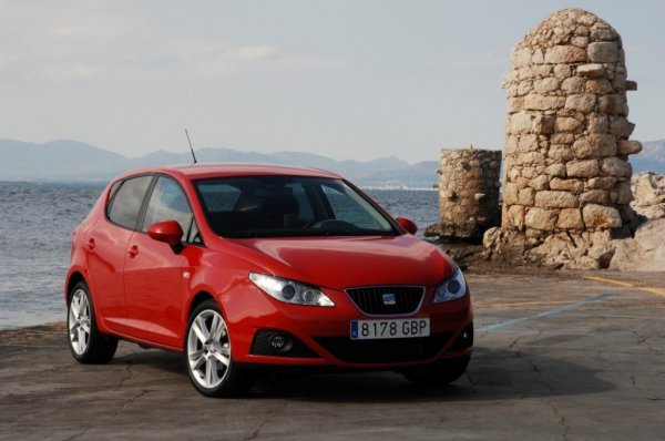 Seat Ibiza 2008 ще има три бензинови версии (70 кс 1.2; 85 кс 1.4 и 105 кс 1.6) и една дизелова с DPF филтър (105 кс 1.9 TDI)